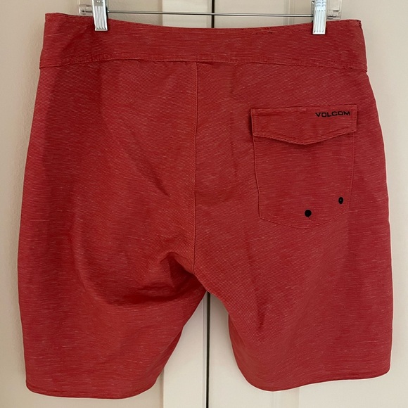 Volcom Board Shorts Unlined, Salmon Pink Marbled with White, Size 34, 9" Inseam - Picture 5 of 7